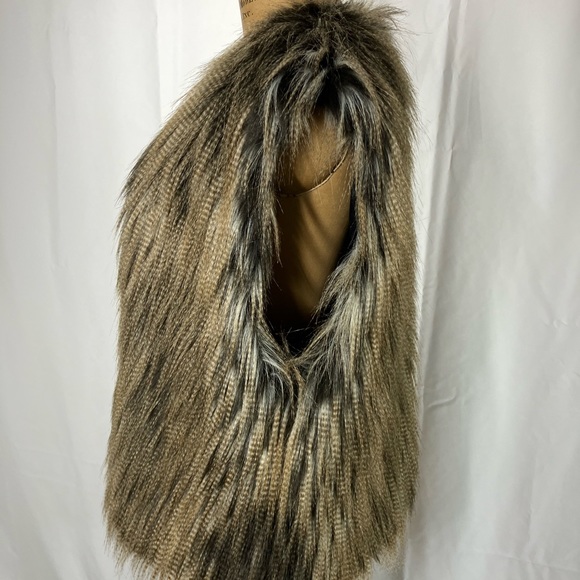 Faux fur vest by Lundstrom. - Picture 6 of 7
